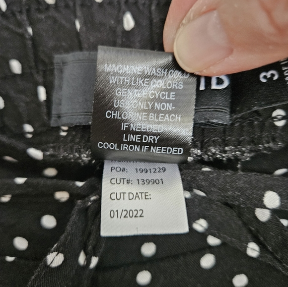 Torrid Pull-on Black with White Polka Dot Pants, Size 3 - Picture 6 of 6